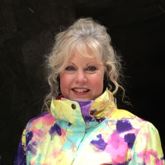 Meet your Posher, Jennifer - Picture 1 of 1